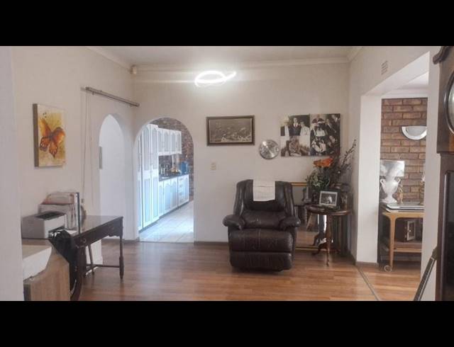 4 BEDROOM HOUSE FOR SALE IN HELIKONPARK